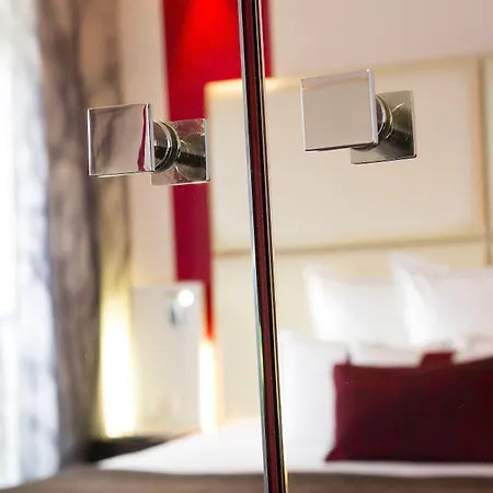 Отель Grand Saint Michel 4*